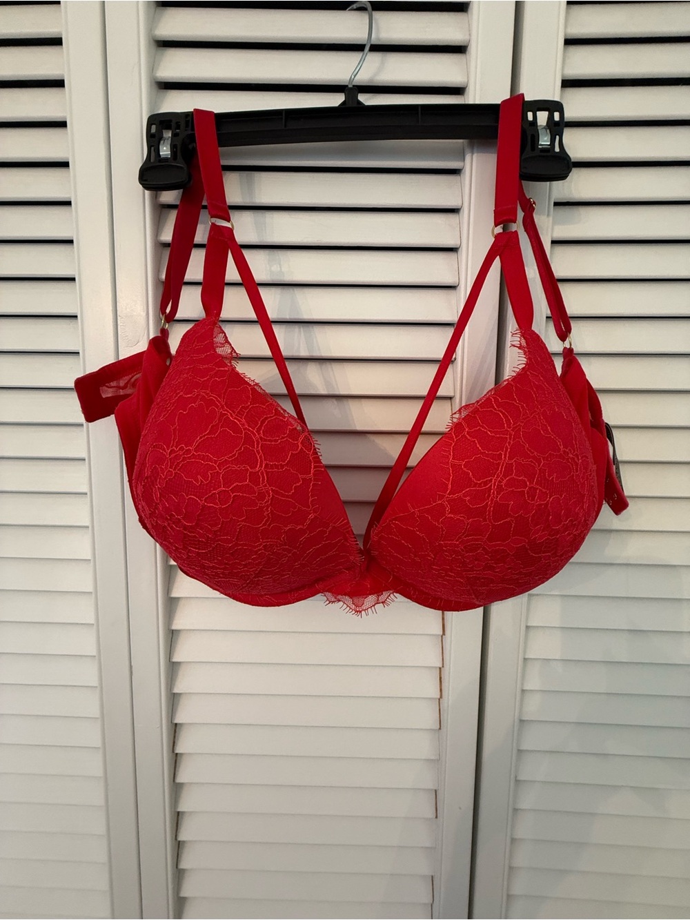 Victoria's Secret Very Sexy push-up bra featuring strappy details Size 36 DD